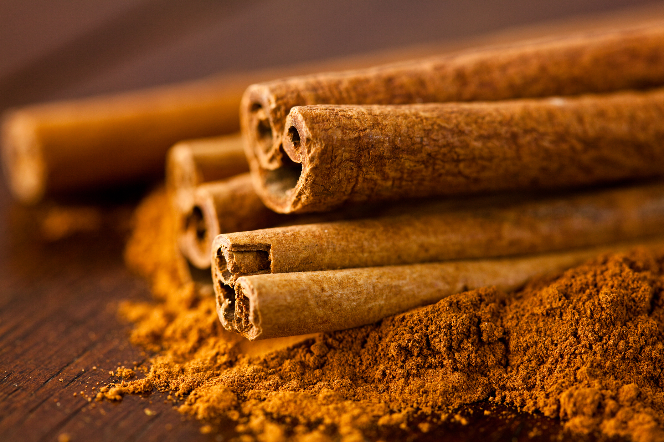 Cinnamon sticks close up picture. 