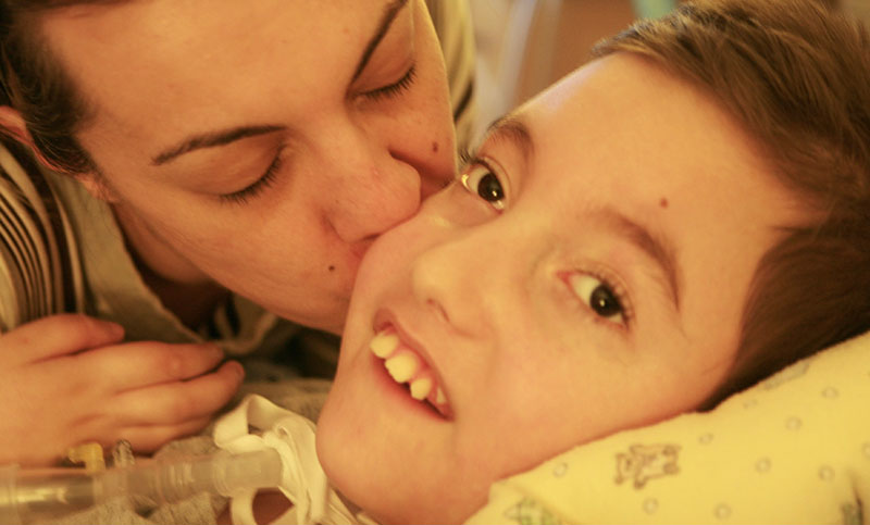 Daniela kissing Jovan on the forehead