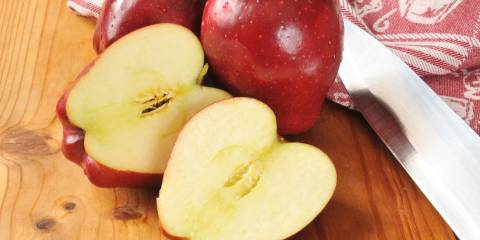 Apple cut in half 